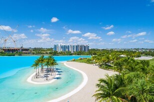 Villa Sole in North Miami, FL - Building Photo