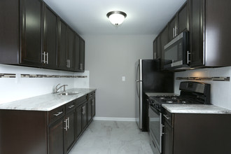 Adams Place in New Brunswick, NJ - Building Photo - Interior Photo