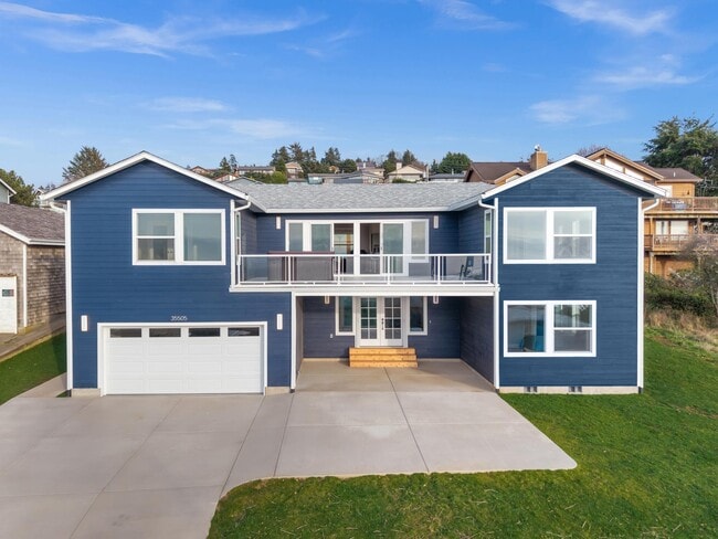 35505 Upper Loop Rd in Cloverdale, OR - Building Photo - Building Photo