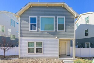 4713 N Tower Dr in Denver, CO - Building Photo