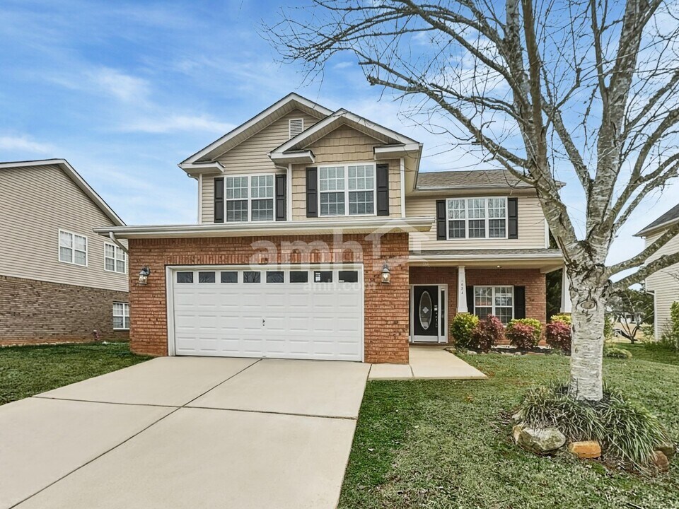 1684 Woods Ln in Denver, NC - Foto de edificio