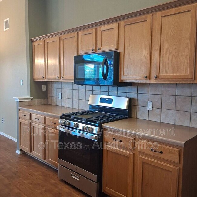 1908 W Pflugerville Pkwy in Round Rock, TX - Building Photo - Building Photo