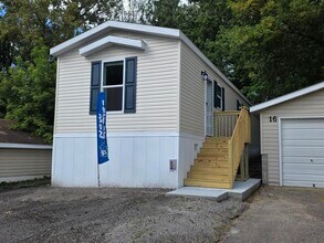 16 Thomas Ln in Chaska, MN - Building Photo - Building Photo