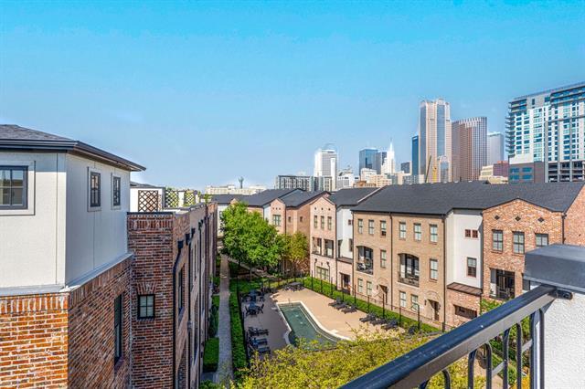 751 S Cesar Chavez Blvd in Dallas, TX - Building Photo