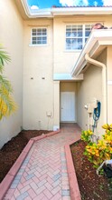 9150 NW 40th Pl in Sunrise, FL - Foto de edificio - Building Photo