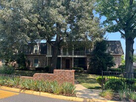 3121 Patrick Henry Dr, Unit 334 in Falls Church, VA - Building Photo