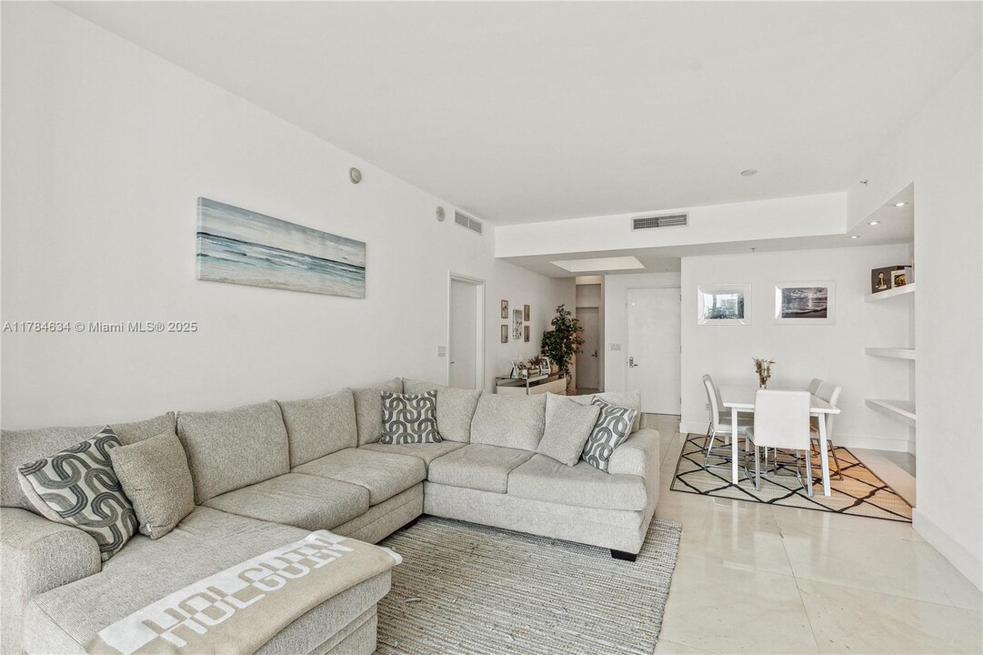 50 S Pointe Dr, Unit 805 in Miami Beach, FL - Building Photo