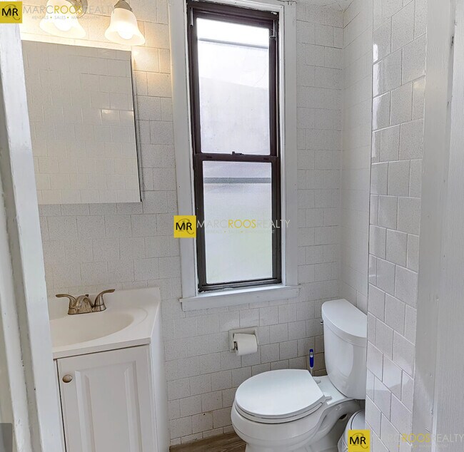 10 Saunders St, Unit 10 in Boston, MA - Building Photo - Building Photo