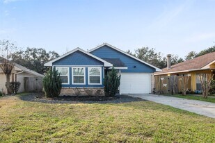 9327 Golden Sunshine Dr in Houston, TX - Building Photo