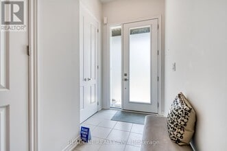 6 Brofarm Ln in Whitchurch-Stouffville, ON - Building Photo - Building Photo