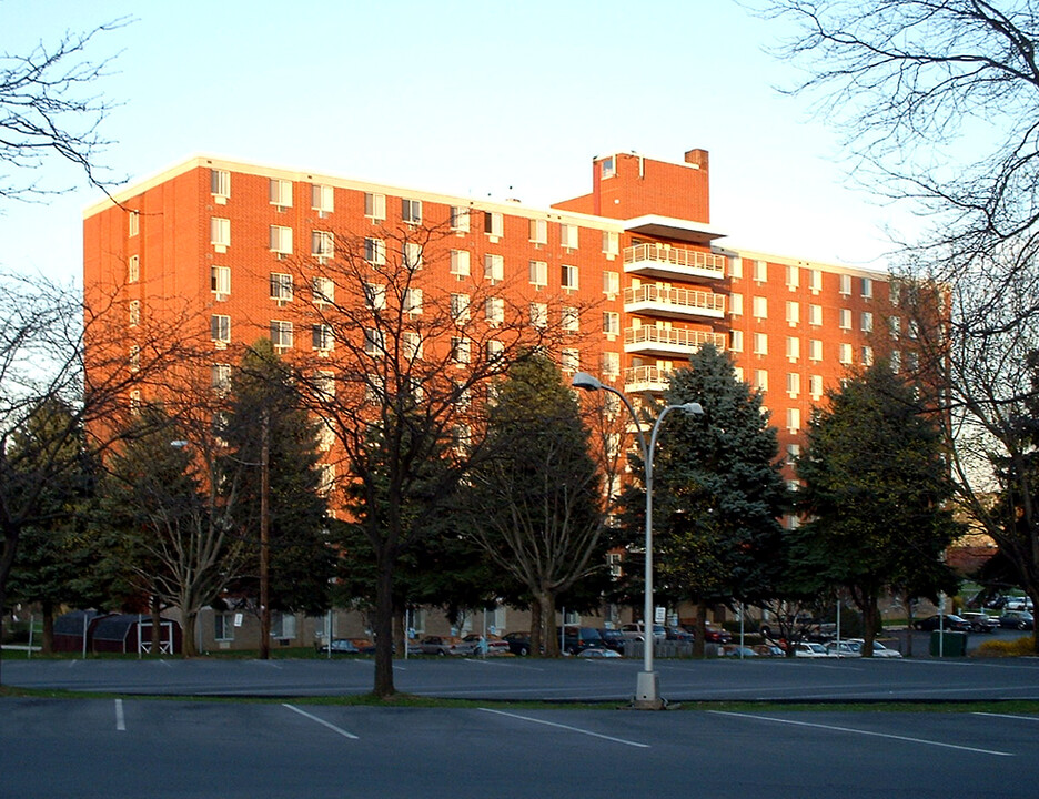 Cedar View Apartments in Allentown, PA - Foto de edificio