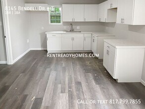 8145 Bendell Dr-Unit -B in Houston, TX - Building Photo - Building Photo