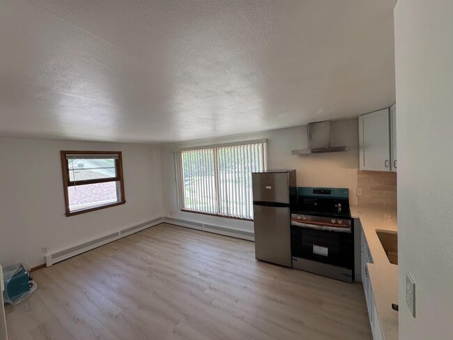 969 Gail Ave in Neenah, WI - Building Photo - Building Photo