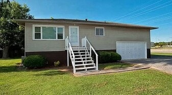 103 Wall St in Owens Cross Roads, AL - Building Photo