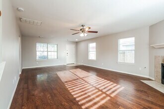 6614 Carly Park Way in Houston, TX - Foto de edificio - Building Photo