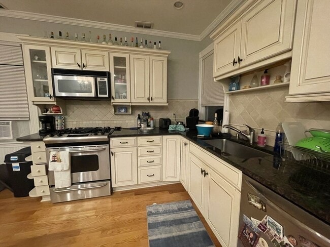 66 Chestnut St, Unit #1 in Brookline, MA - Foto de edificio - Building Photo
