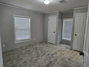 10826 Bryan Rd in Tampa, FL - Building Photo - Building Photo