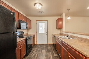 Benson Village Townhomes in Sioux Falls, SD - Building Photo