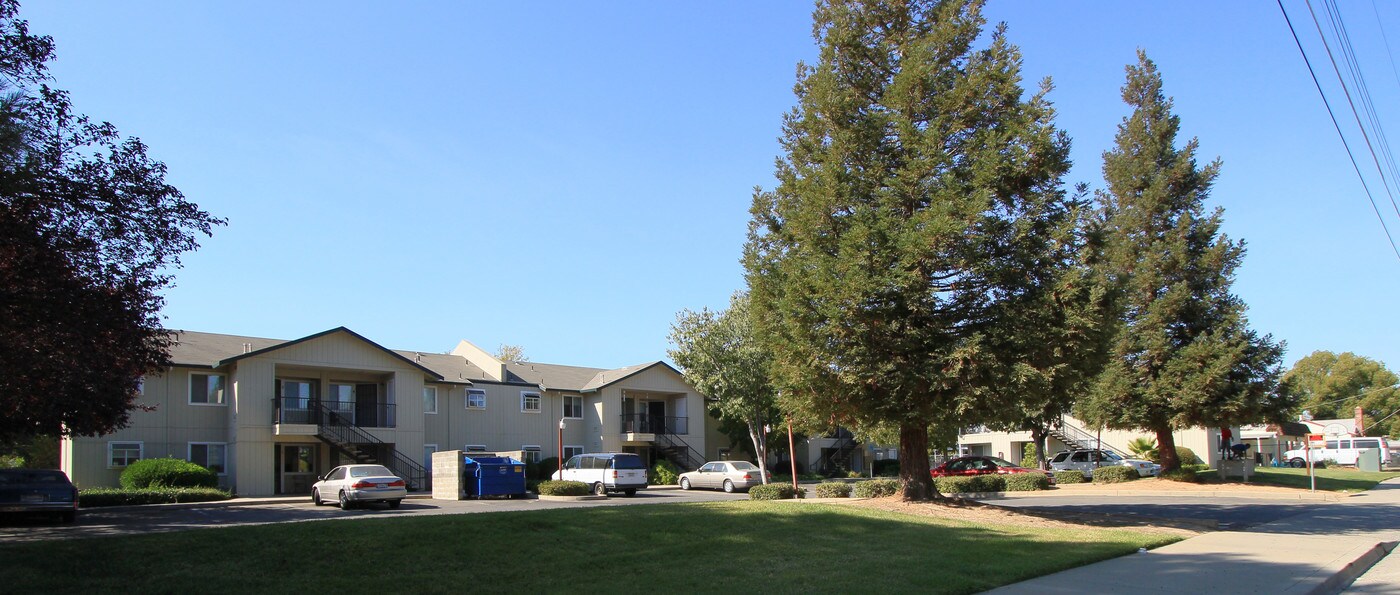 6420 46th St in Sacramento, CA - Foto de edificio