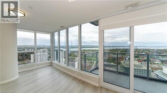 20 George St in Hamilton, ON - Building Photo