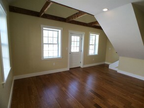 13 Water St-Unit -Apt. B in Newmarket, NH - Foto de edificio - Building Photo