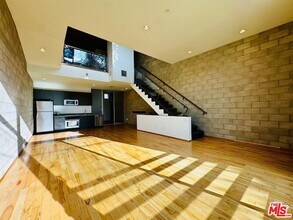 717 Highland Ave in Los Angeles, CA - Building Photo - Building Photo