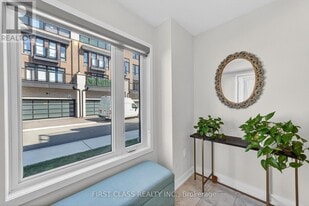 34 Credit Ln in Richmond Hill, ON - Building Photo