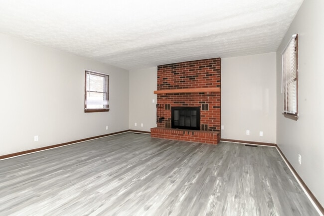 2456 Bendel Dr in Middletown, OH - Building Photo - Building Photo