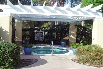 2600 Robert Trent Jones Dr in Orlando, FL - Building Photo - Building Photo