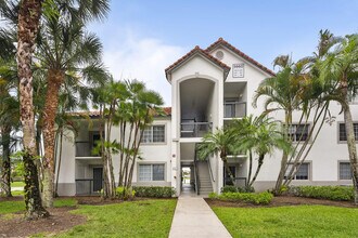 5660 W Atlantic Ave in Delray Beach, FL - Foto de edificio - Building Photo