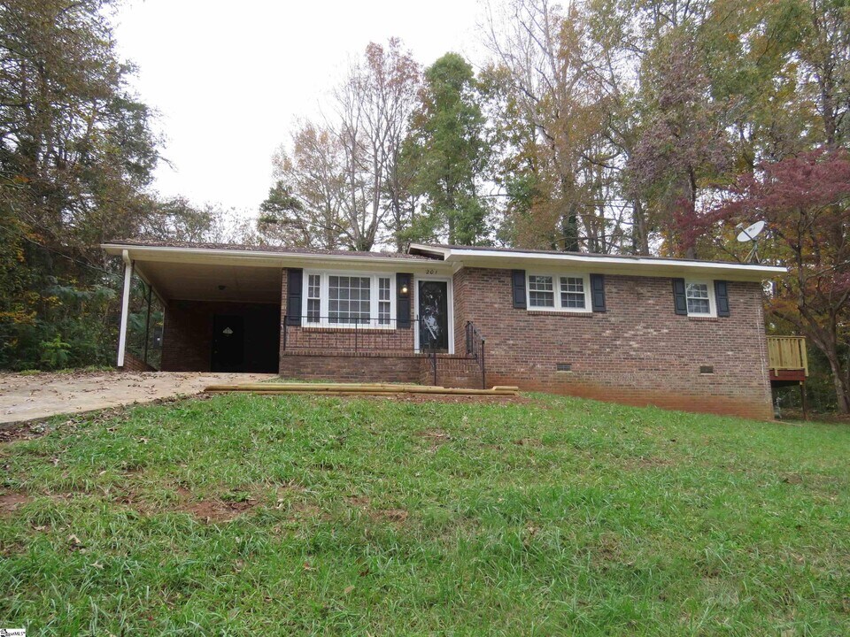201 Rison Rd in Greenville, SC - Building Photo