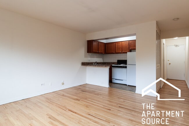 540 W Roscoe St in Chicago, IL - Building Photo - Building Photo