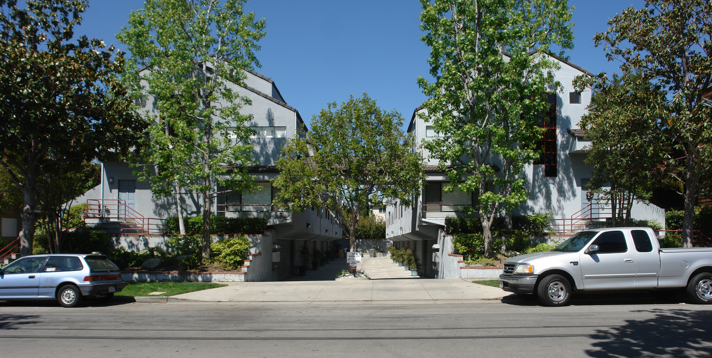 Residential Condominium in Pasadena, CA - Building Photo