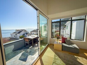 217 Richardson St in Sausalito, CA - Foto de edificio - Building Photo