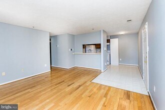4732 Dorsey Hall Dr in Ellicott City, MD - Building Photo - Building Photo