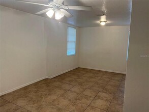 1240 Highland St in Sarasota, FL - Foto de edificio - Building Photo