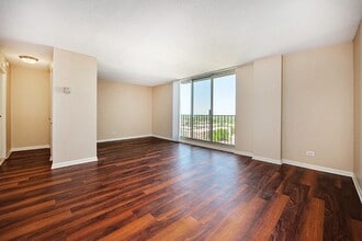 2233 S Highland Ave in Lombard, IL - Building Photo - Building Photo