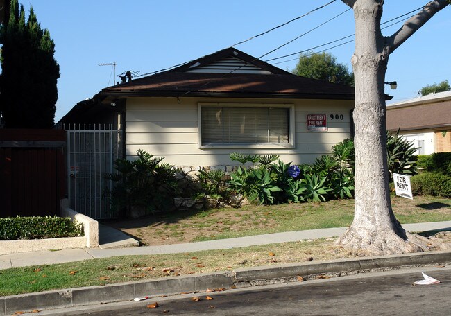 900 Victor Ave in Inglewood, CA - Building Photo - Building Photo