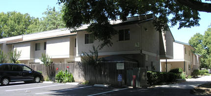 Washington Square in Sacramento, CA - Building Photo - Building Photo