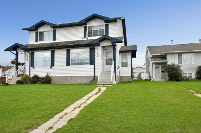 7202-7105 105 St in Grande Prairie, AB - Building Photo