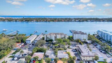 1202 S Lake Dr in Lantana, FL - Building Photo - Building Photo