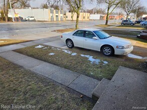 8741 W Nine Mile Rd in Oak Park, MI - Building Photo - Building Photo