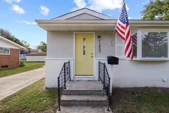 1237 Shanley Dr in Columbus, OH - Foto de edificio - Building Photo