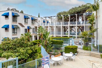 Pines of La Jolla in San Diego, CA - Building Photo - Building Photo