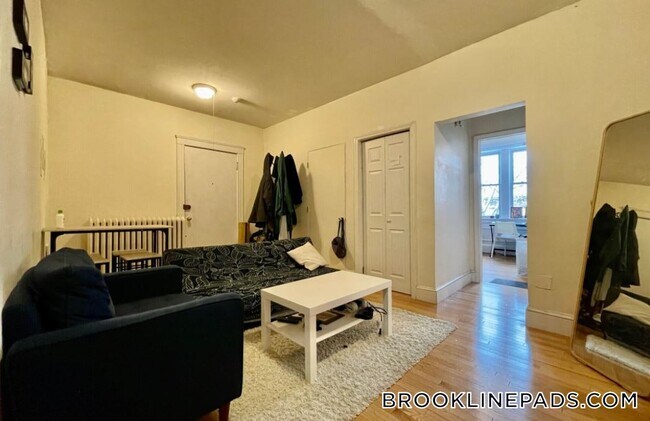 62 Egmont St in Brookline, MA - Foto de edificio - Building Photo