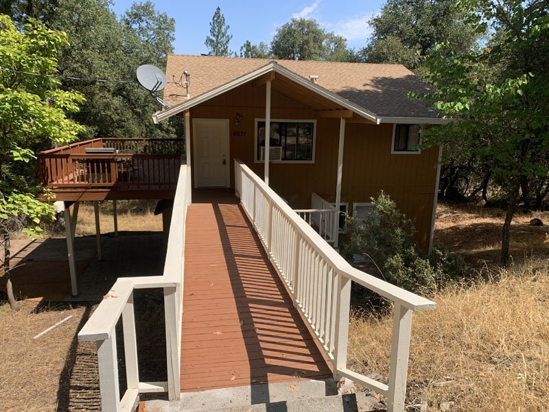 6571 Summerhill Road in Somerset, CA - Building Photo