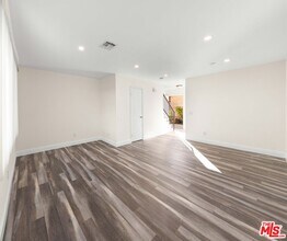 14112 Delano St in Los Angeles, CA - Building Photo - Building Photo