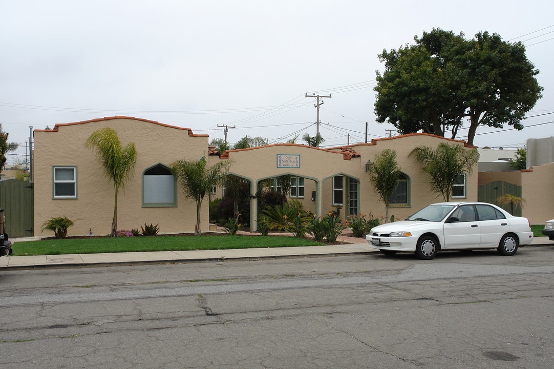 Casa de Santa Rosa in Ventura, CA - Building Photo