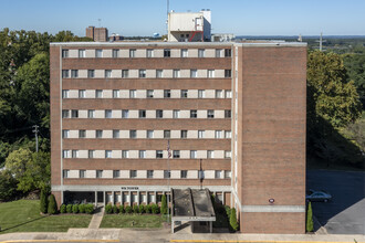 WR Tower Apartments in Tuscaloosa, AL - Building Photo - Building Photo