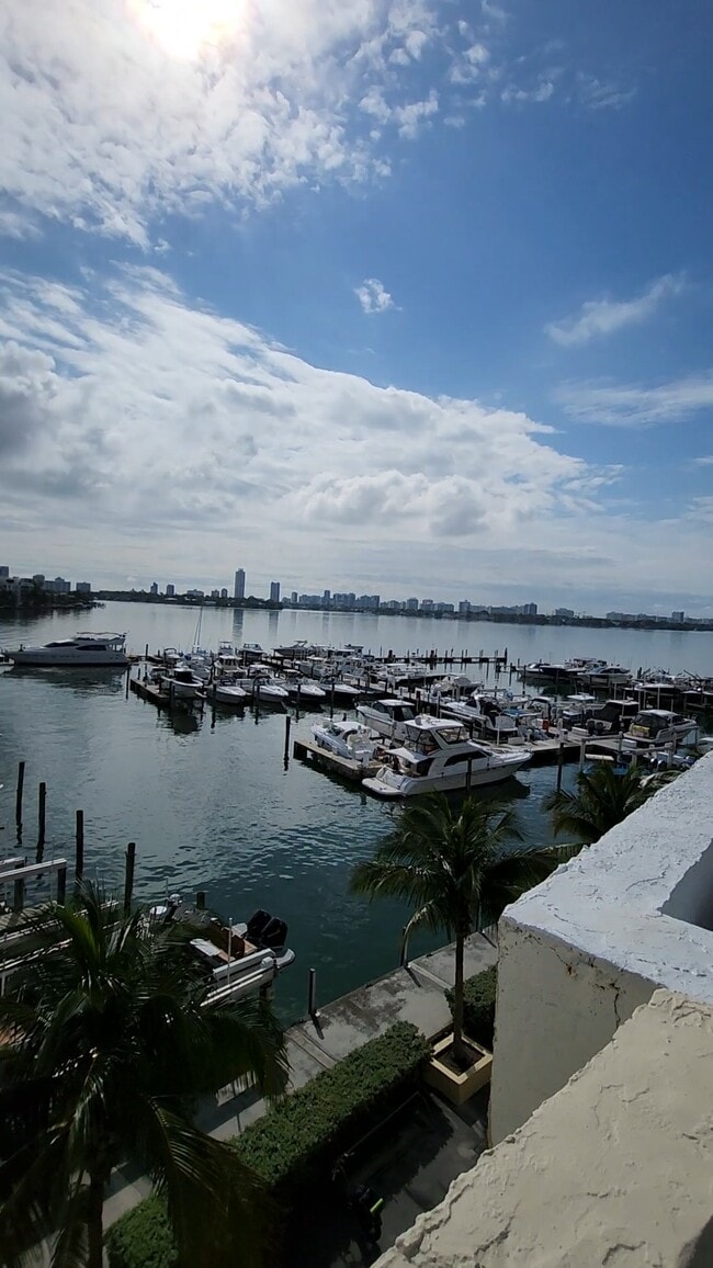 7601 E Treasure Dr, Unit 906 in North Bay Village, FL - Building Photo - Building Photo